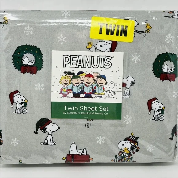 PEANUTS Snoopy Woodstock Christmas TWIN SHEETS SET Santa Hat Wreath Lights Tree