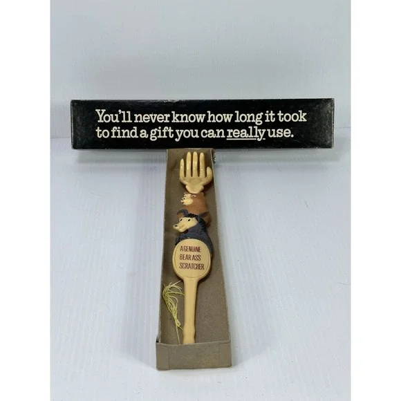 FUNNY 1980 VINTAGE SPENCER GIFTS A GENUINE BEAR ASS BACK SCRATCHER IN BOX