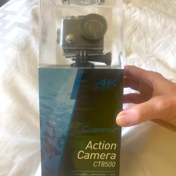 Waterproof Sports 4K 2.5” camera w/accessories!