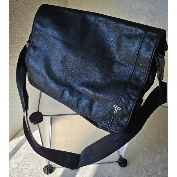 Tumi Leather Cross Bag Messenger Laptop Bag in Black