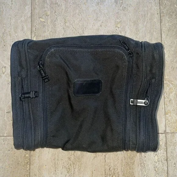 Tumi - Alpha Travel Kit Toiletry‎ Bag - Black 2691D3