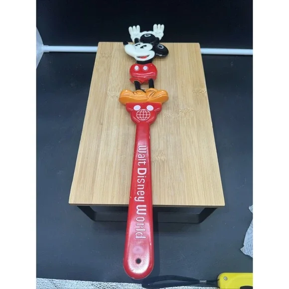 Mickey Mouse Disneyland Back Scratcher Vintage Arms Up 15