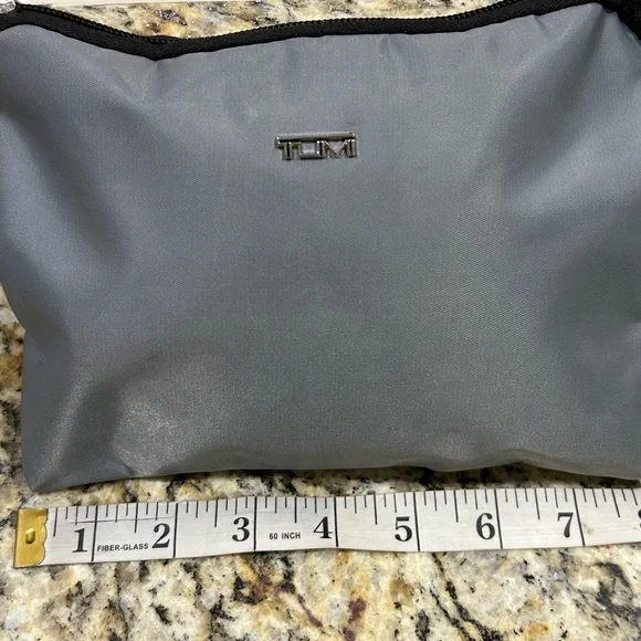 Tumi Gray Men's Toiletry Bag with Silver Logo Plate CLEAN nice bag!