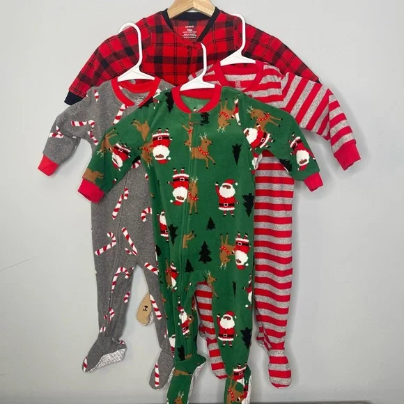 Lot of 4 18 months footed‎ sleepers Carters