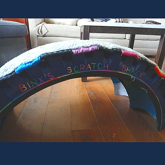 Custom cat scratch post