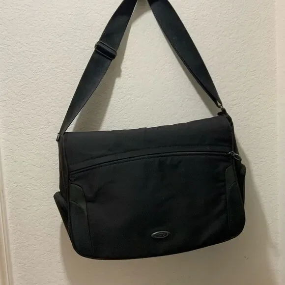 TUMI Crossbody Messenger Laptop Bag Flap 6507 D Black nylon