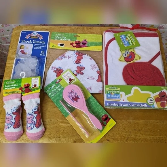 New Sesame Street gift set towel infant cap brush booties shock guard, T7MIS