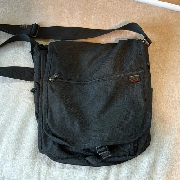 Tumi Made in the USA Crossbody Messenger Bag in Black