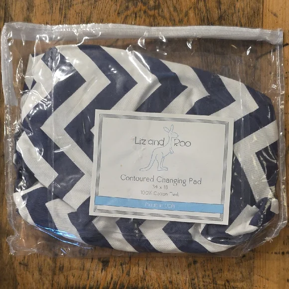 LIZ AND ROO Navy‎ Chevron Changing Pad