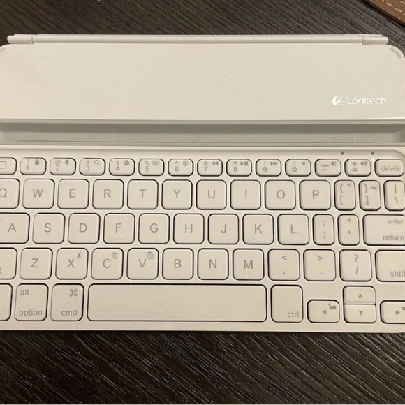 Logitech Ultrathin Keyboard Cover Mini for iPad mini - White, Missing Charger