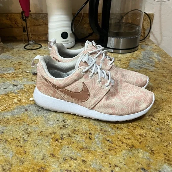 Nike roshe size 3.5