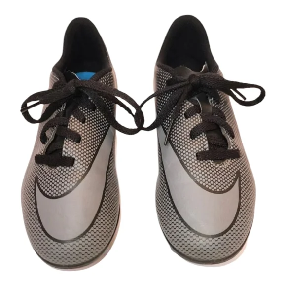 KIDS NIKE SOCCER CLEATS 5YR