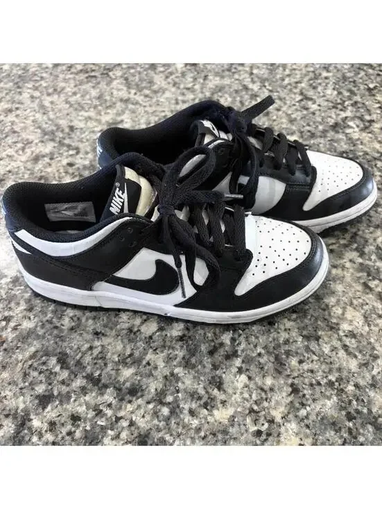 Nike Low Top Sneakers Black and White