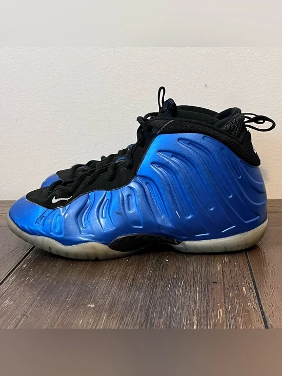 Nike Foamposite Sneakers Kids size 3Y