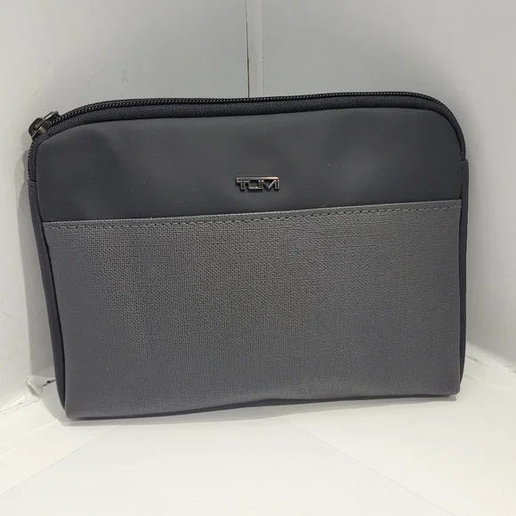 TUMI DELTA GREY VINYL CANVAS ZIP TOP SMALL MAKE UP COSMETIC TOILETRY TRAVEL BAG
