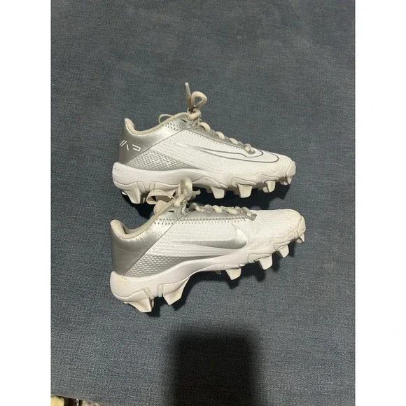 Boys White Nike Baseball Cleats Size 11C