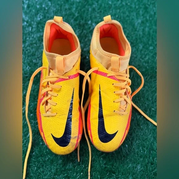 Nike Kids‎ Yellow Soccer Shoes Size 5Y