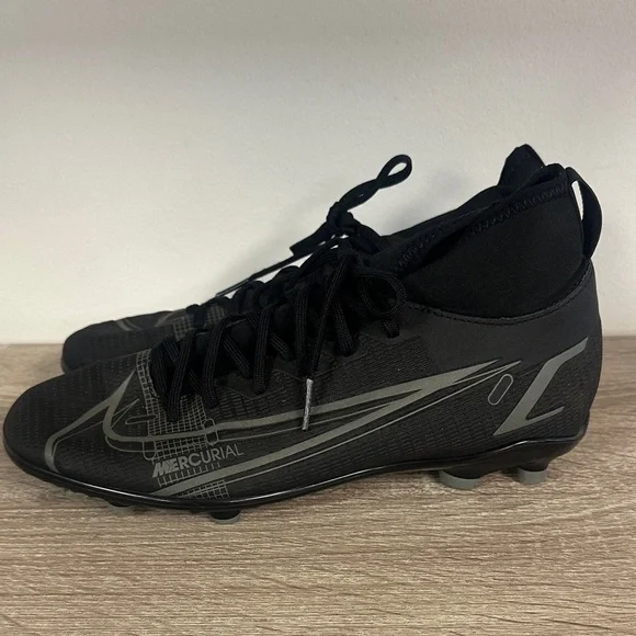 Nike Mercurial Soccer Cleat Black Size 6 Like new
