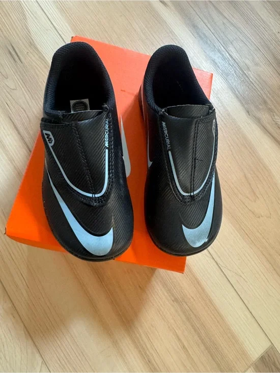 Vapor 16 Club Nike Kids Black Soccer Sneakers