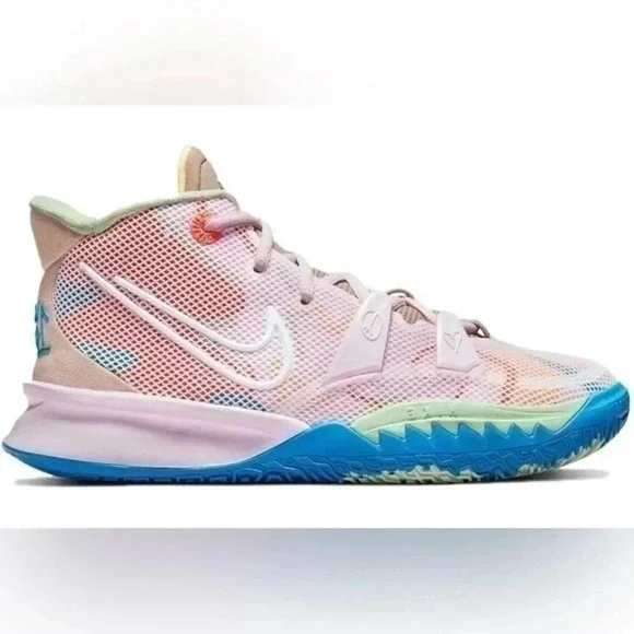 Nike Kyrie 7 1 World 1 People Youth size 4 Sneakers