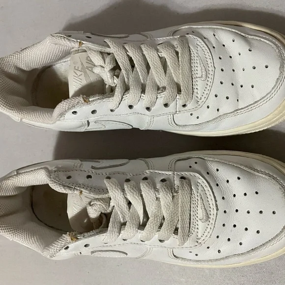Nike Air Force 1 (GS) Size 4Y