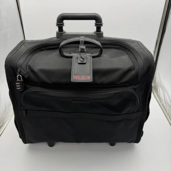 Preowned Tumi Made in USA Black 18