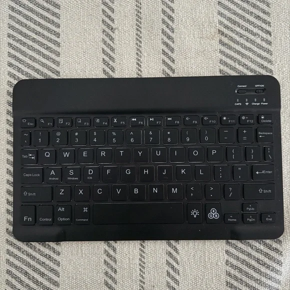 Wireless Black Keyboard for Tablets