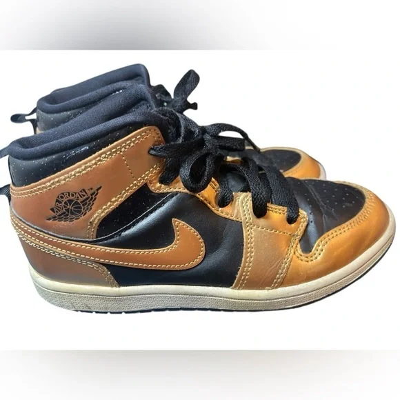 🖤 Nike Air - Black & Metallic Gold High-Top Sneakers – Youth 3