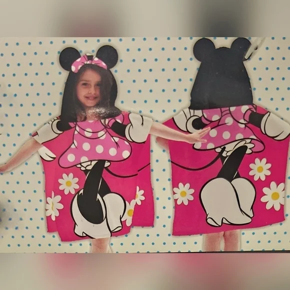 NWT Minnie Mouse Hooded Poncho 23.6