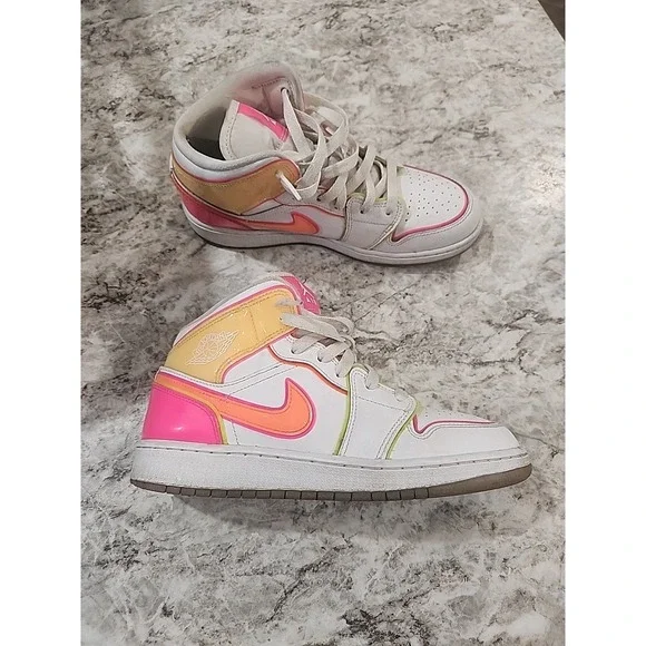 Nike Air Jordan 1 Mid GS Edge Glow White Pink Blast (CV4611-100) Size 5.5 Youth‎