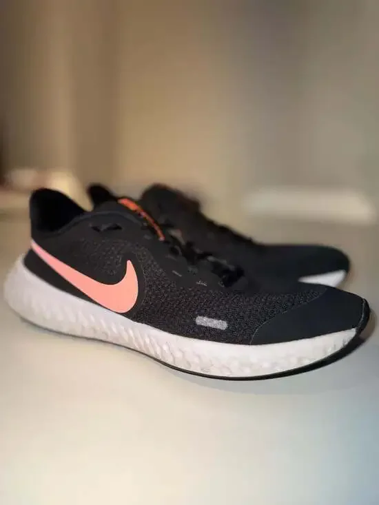 Nike Revolution 5 Big Kids GS Black Sunset Pulse BQ5671-002