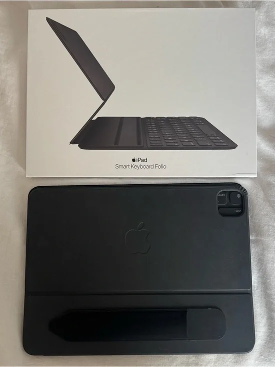 Apple | Smart Keyboard Folio for iPad Air and iPad Pro (11-inch)