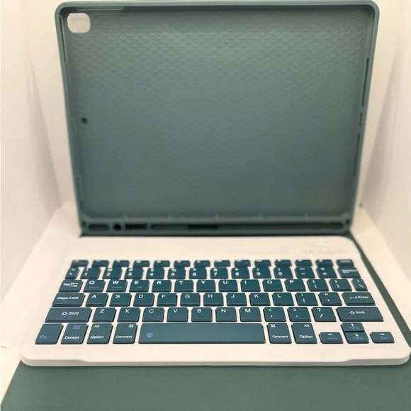 NWT Divufus Keyboard Case 10.2