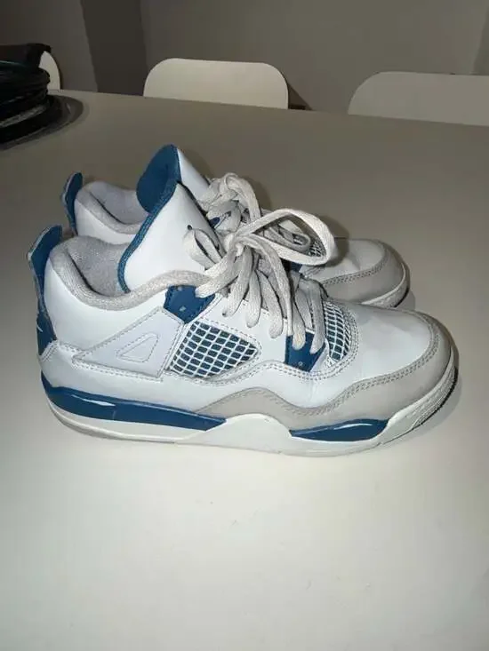 Nike Air Jordan 4 Retro GS Military Blue Size 3Y