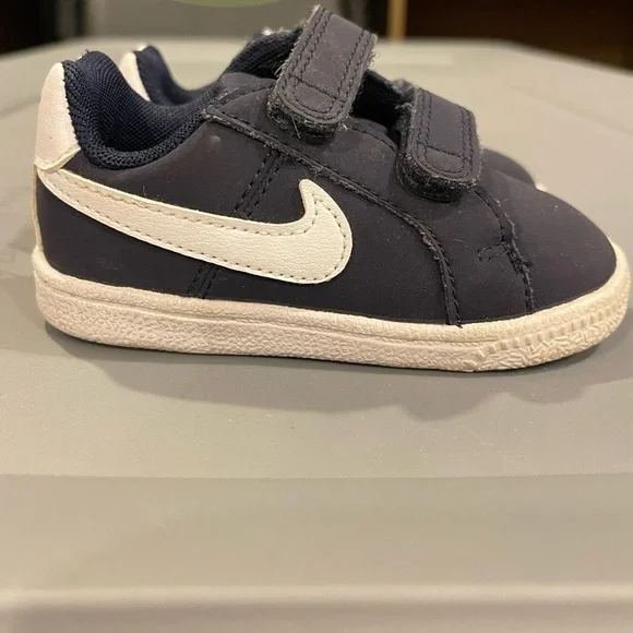 Nike Kids Dark Blue and White Sneakers