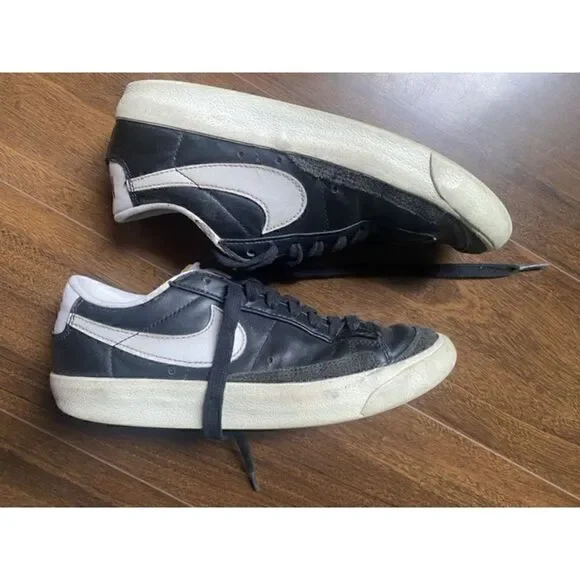 Nike 4 black casual sneakers