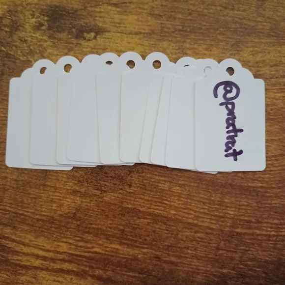 🚨ADD 2 Bundle 4 FREE🚨15 Blank tags/string