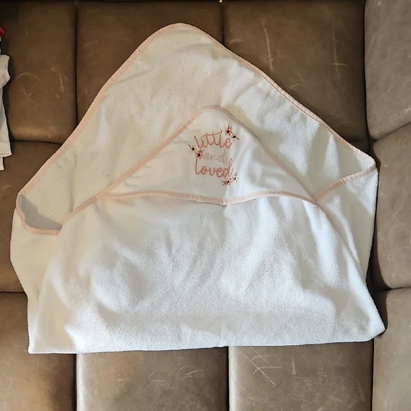 Kyle & Deena New York hooded baby towel