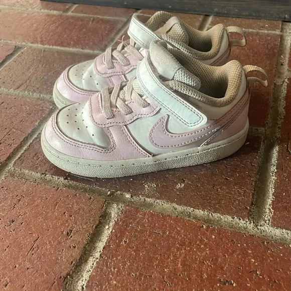 Nike White & Pink Sneakers‎