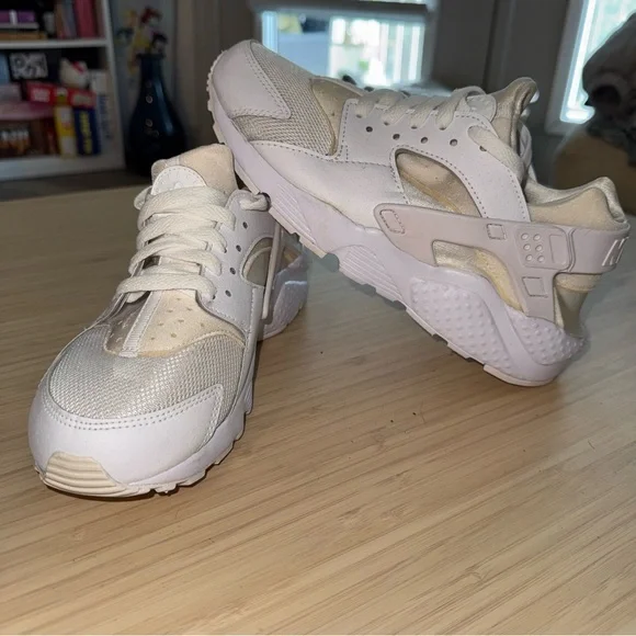 Nike Air Huarache Classic - Cream/White Sneakers - Youth 5.5