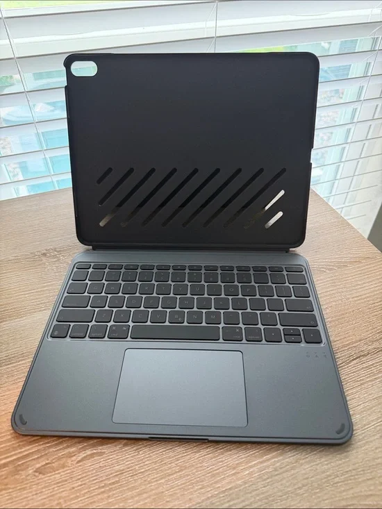 iPad Air 13” Keyboard Case w/ Trackpad & Pencil Holder – Black – Like New