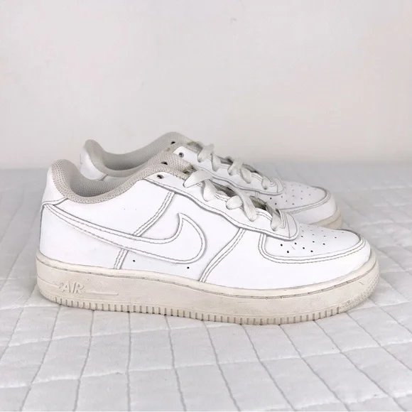 Nike Air Force 1 Sneaker Shoe in White Size 5.5 Y