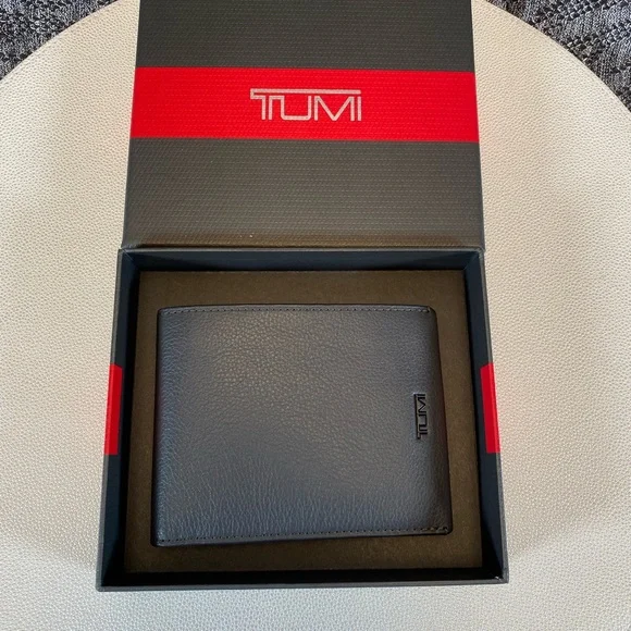 Tumi Nassau Global Double Billfold Wallet Grey Textured Leather NEW