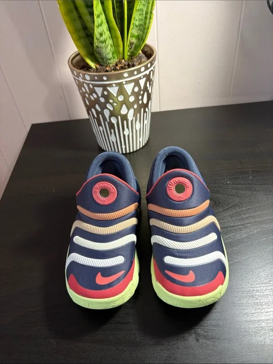 Nike/shoes/ kids Nike size 10C