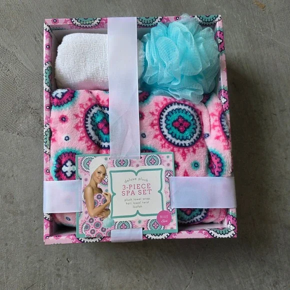 Deluxe Plush 3-Piece Spa Set Pink‎ Paisley Bath Wrap Hair Towel Loofah NIB