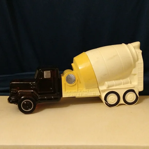 Vintage Avon Cement Mixer Decanter Bottle Wild Country After Shave FULL