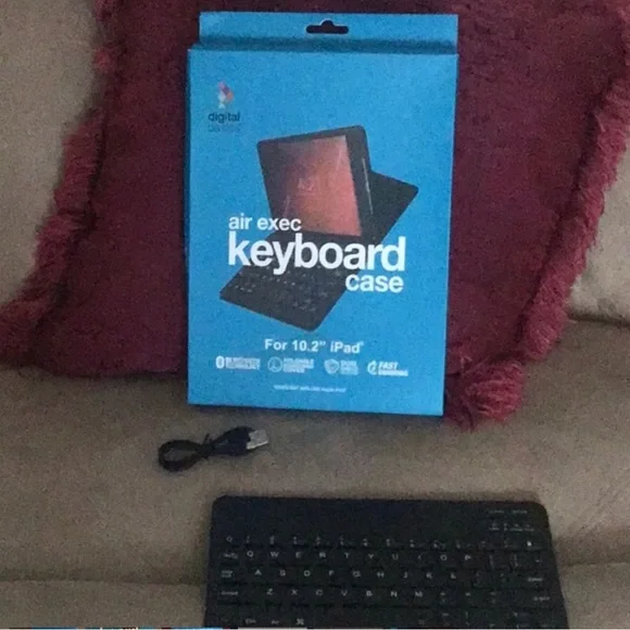 Ipad, tablet keyboard with charger