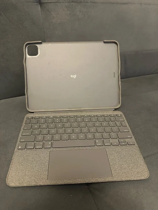 Logitech - Combo Touch iPad Pro Keyboard Folio for Apple iPad Pro 11