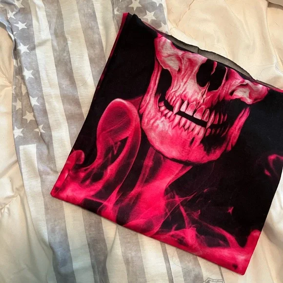 SET OF 2: Skull Face Mask & White Flag