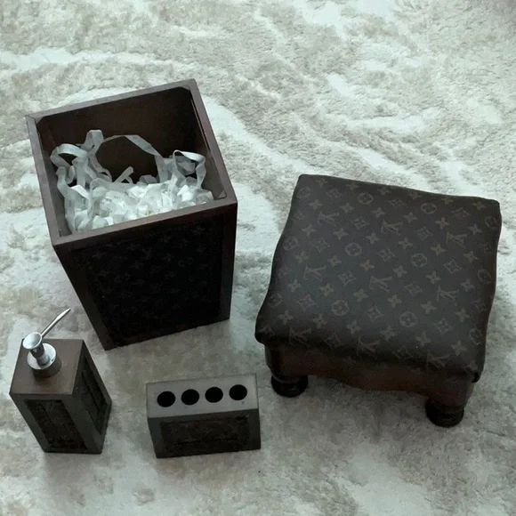 H by Halston Brown Bath Accessories Set for Elegant Decor